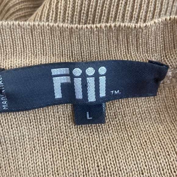 Men’s Fiji sweater. Tan. Size L - Picture 6 of 6